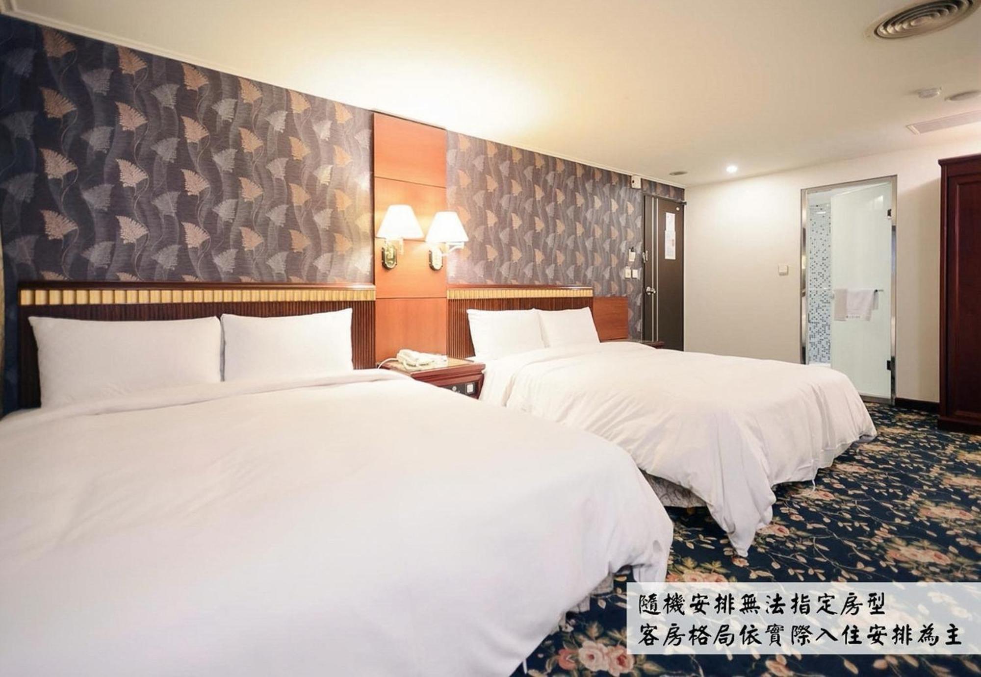 Kiwi Hotel Mrt Wenxin Branch Тайджун Екстериор снимка